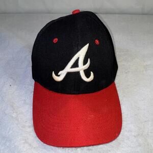 Atlanta Braves VINTAGE 80s Men’s Adjustable Wool Blend Black/Red White Logo